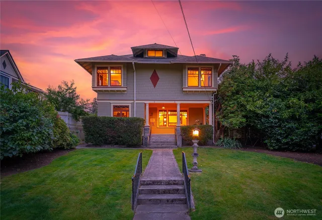 $1,095,000 | 307 Ave C, Snohomish, WA 98290