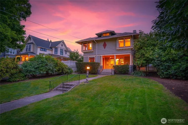 $1,095,000 | 307 Ave C, Snohomish, WA 98290