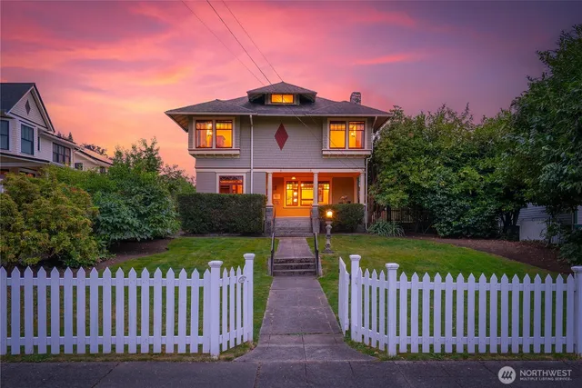 $1,095,000 | 307 Ave C, Snohomish, WA 98290