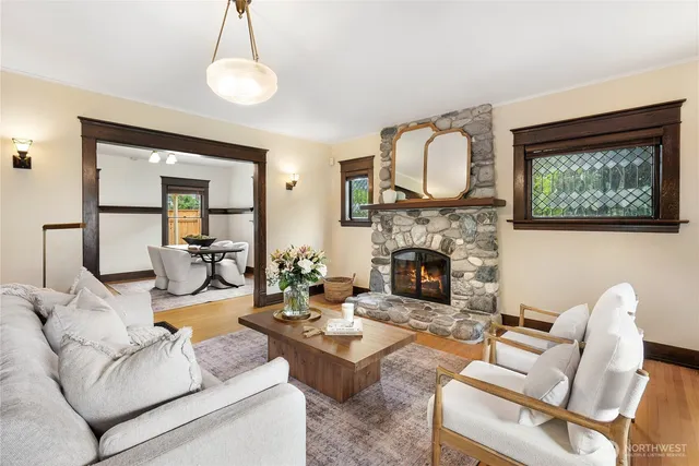 $1,095,000 | 307 Ave C, Snohomish, WA 98290