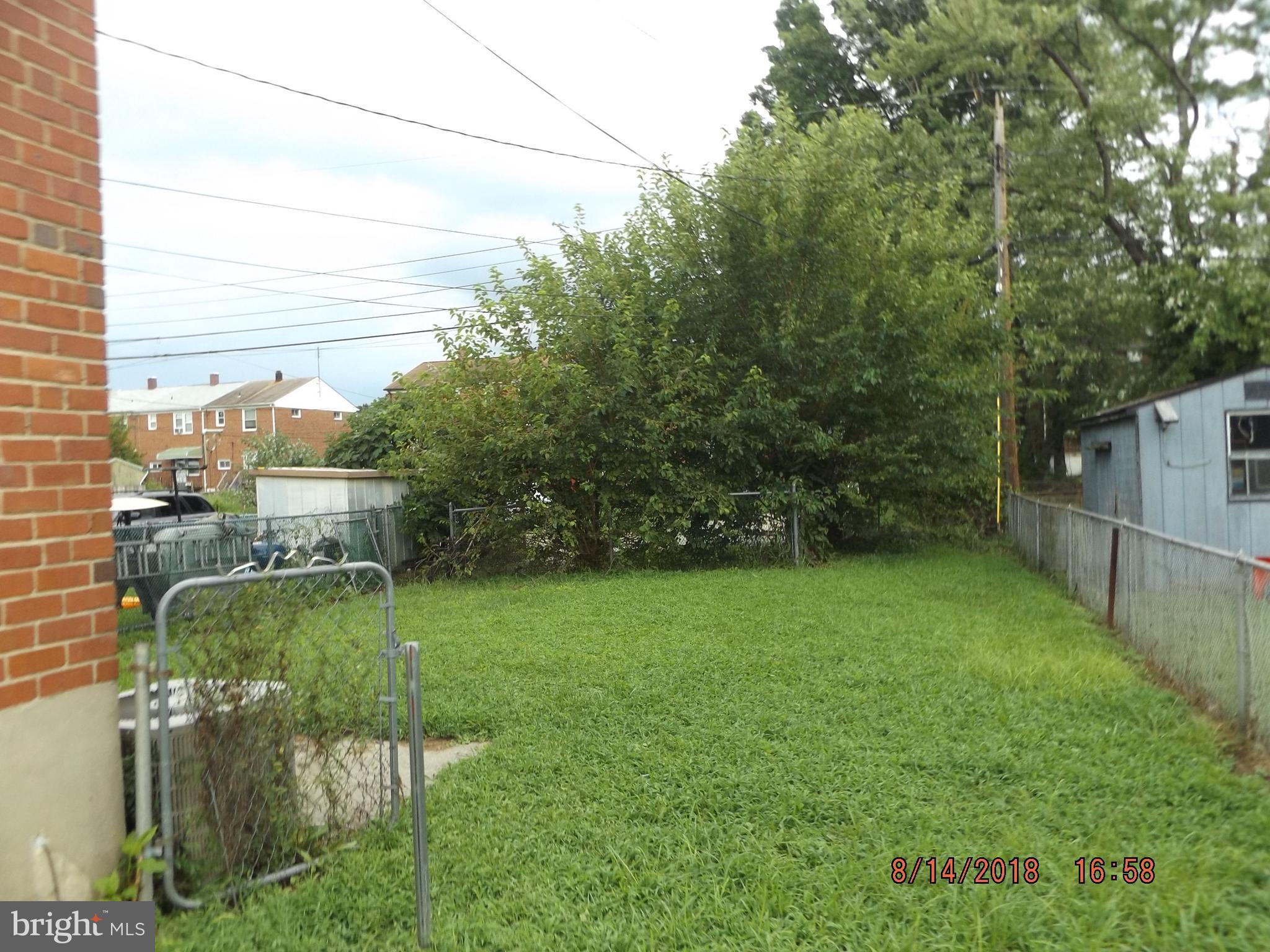 1635 Riverwood Road Baltimore, MD 21221 - Photo 8 of 30 a backyard of a house with lots of green space