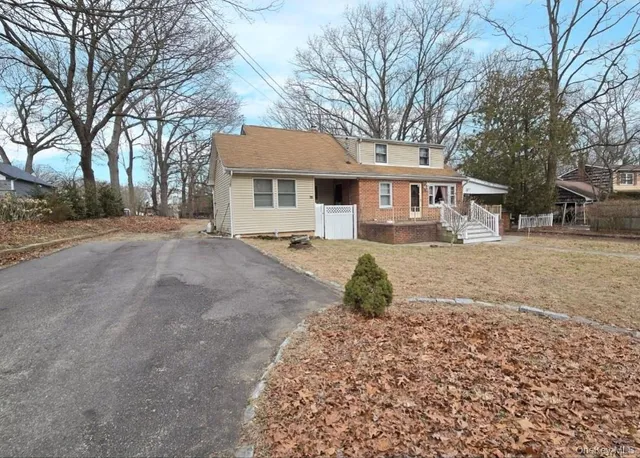 $599,888 | 27 Dillmont Drive, Smithtown, NY 11787