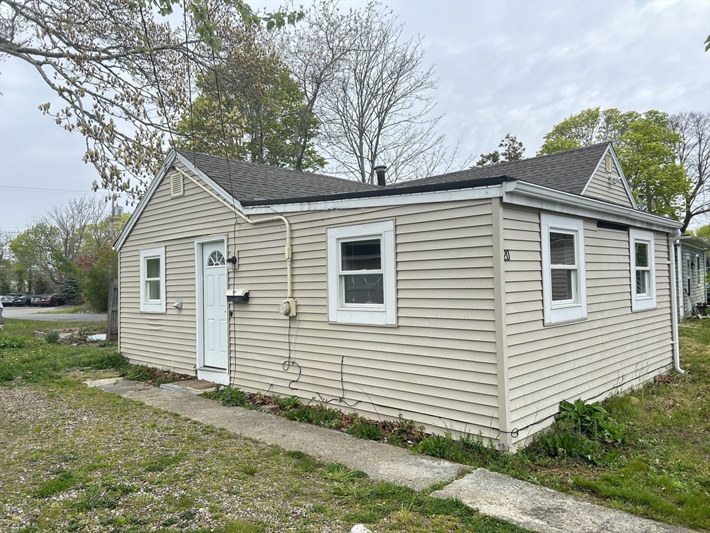 22 Oak Neck Road Hyannis, MA 02601 - Photo 14 of 24