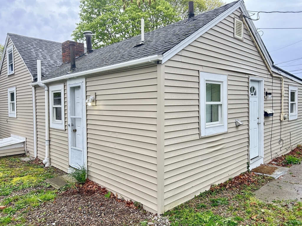 22 Oak Neck Road Hyannis, MA 02601 - Photo 15 of 24