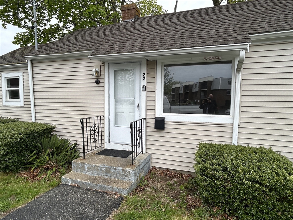22 Oak Neck Road Hyannis, MA 02601 - Photo 3 of 24