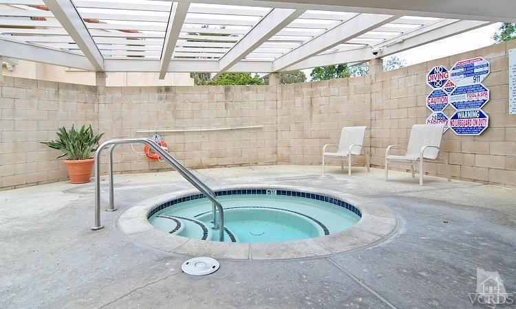 2921 Fanshell Walk Oxnard, CA 93035 - Photo 17 of 20 a view of a swimming pool