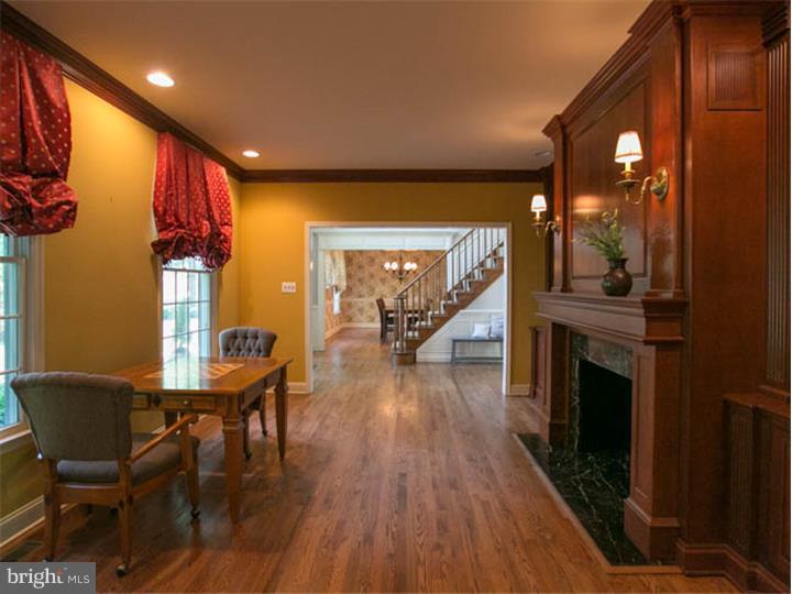 560 Chews Landing Road Haddonfield, NJ 08033 - Photo 7 of 25 Living Room