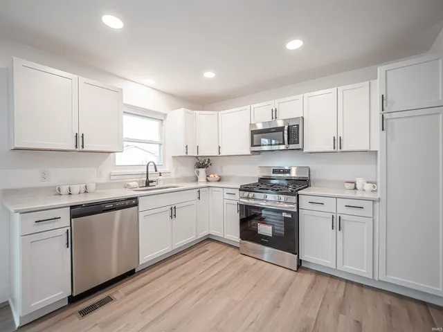 $229,900 | 3900 East Diamond Avenue, Evansville, IN 47715