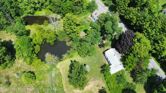 a view of an entryway with a livingroom