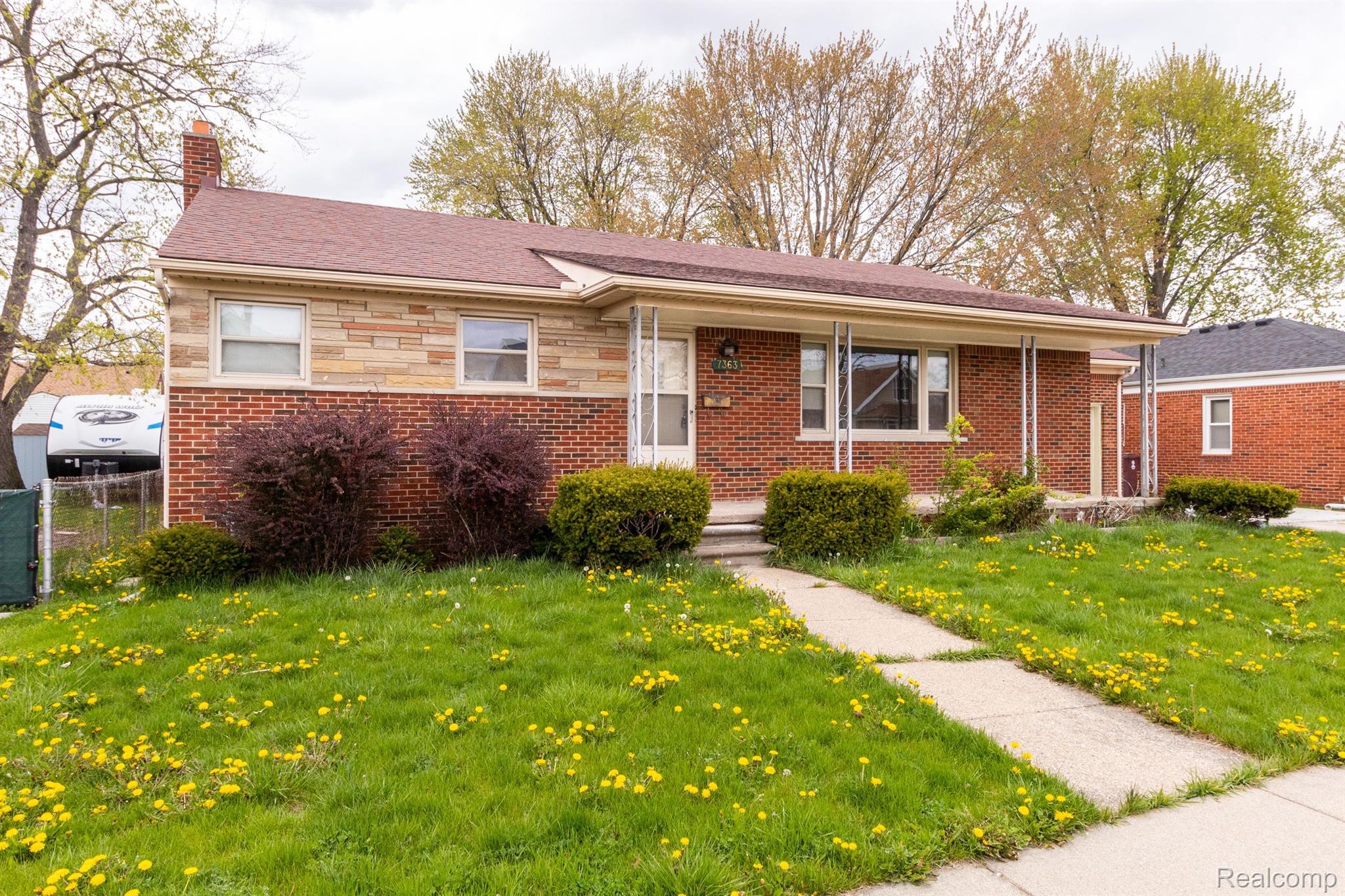 7363 Dale Center Line, MI 48015 - Photo 2 of 38 Gallery Image 2
