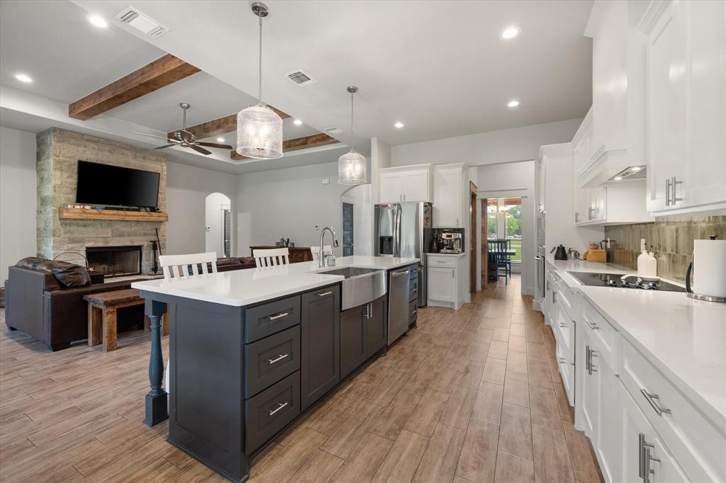 1052 Kessler Road Weatherford, TX 76087 - Photo 10 of 40