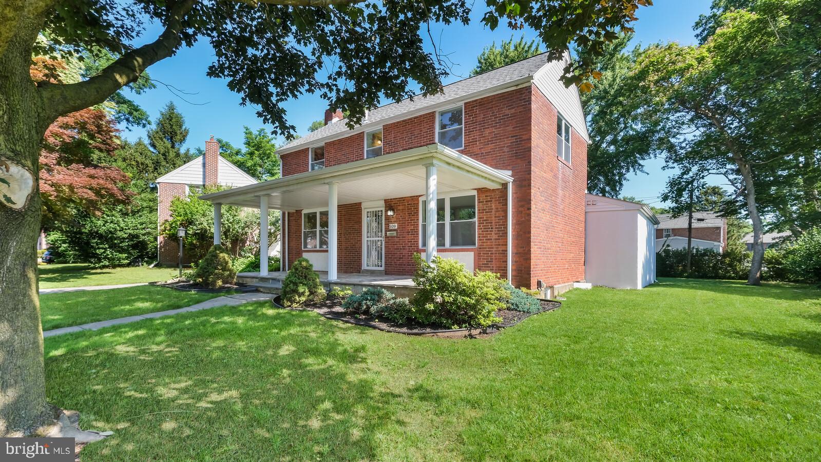 509 Scenic Road Springfield, PA 19064 - Photo 2 of 31 Side yard, front of house