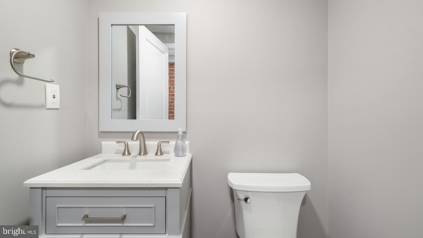 509 Scenic Road Springfield, PA 19064 - Photo 18 of 31 Powder room on main floor