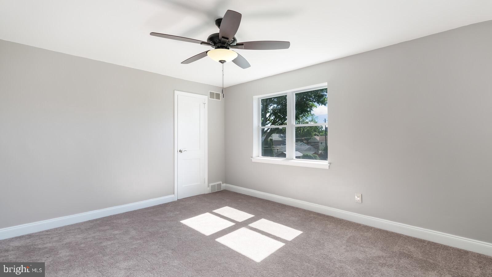 509 Scenic Road Springfield, PA 19064 - Photo 21 of 31 Main bedroom