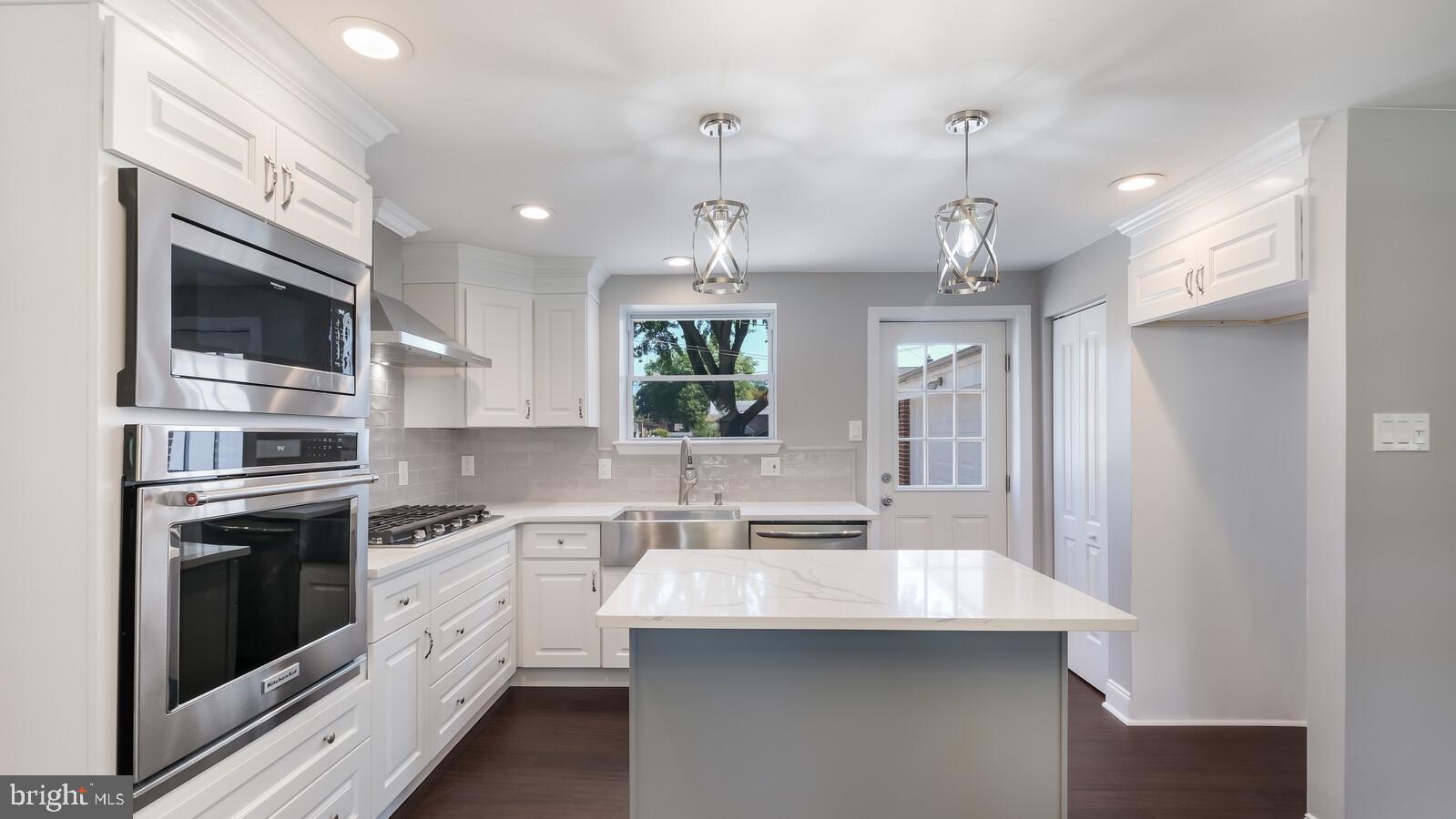 509 Scenic Road Springfield, PA 19064 - Photo 10 of 31 Gourmet kitchen