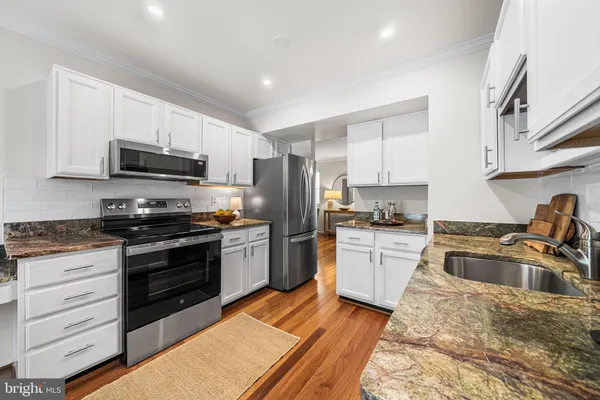 $588,830 | 9612 Lindenbrook Street, Fairfax, VA 22031