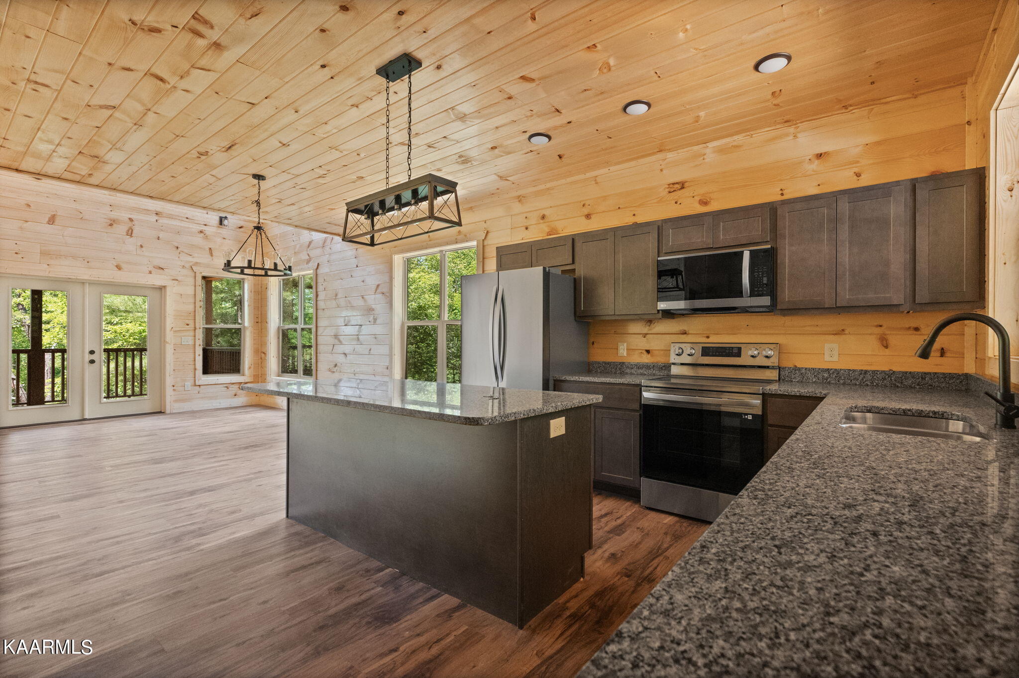 2101 Ridgecrest Loop Lane Sevierville, TN 37876 - Photo 4 of 41 2-web-or-mls-217A2569