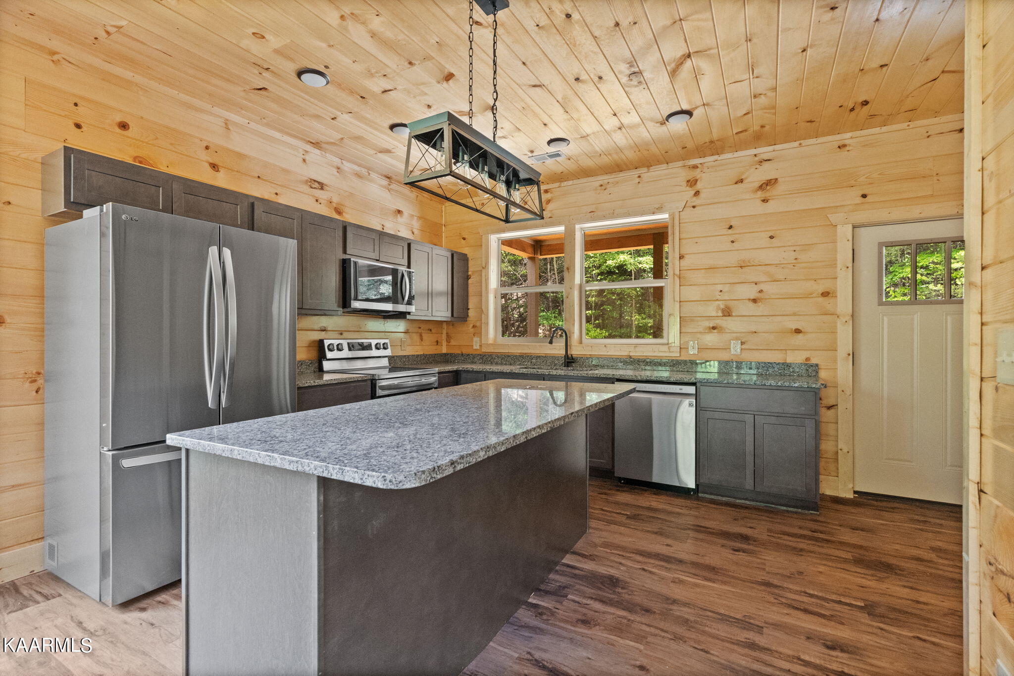 2101 Ridgecrest Loop Lane Sevierville, TN 37876 - Photo 5 of 41 3-web-or-mls-217A2574