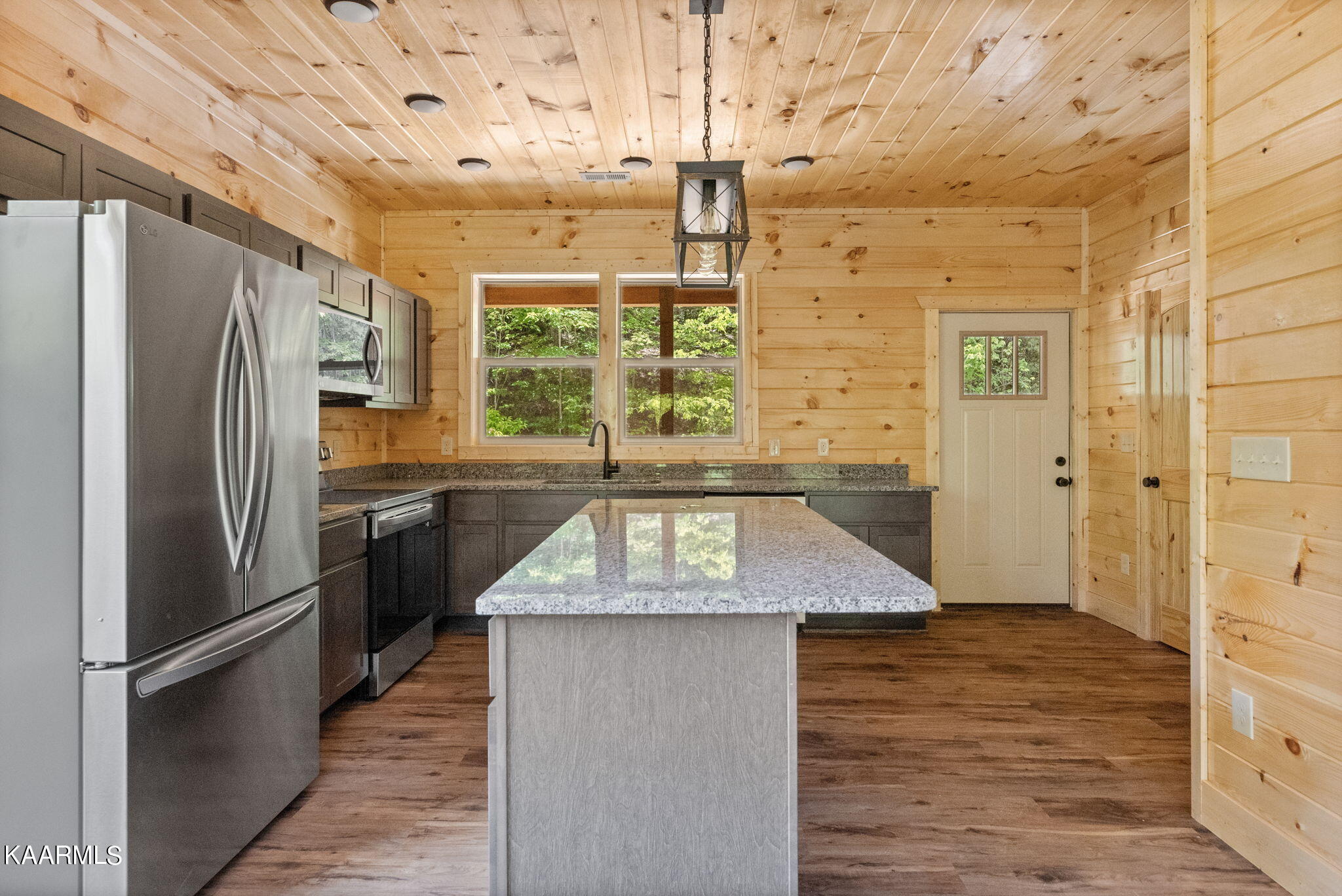 2101 Ridgecrest Loop Lane Sevierville, TN 37876 - Photo 7 of 41 5-web-or-mls-217A2579