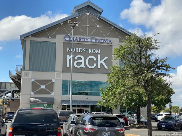 $3,200 | 1511 East Sandalwood Lane, Unit 6, San Antonio, TX 78209