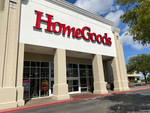 $3,200 | 1511 East Sandalwood Lane, Unit 6, San Antonio, TX 78209