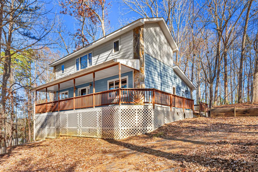 233 Chestnut Drive Westminster, SC 29693 - Photo 1 of 45