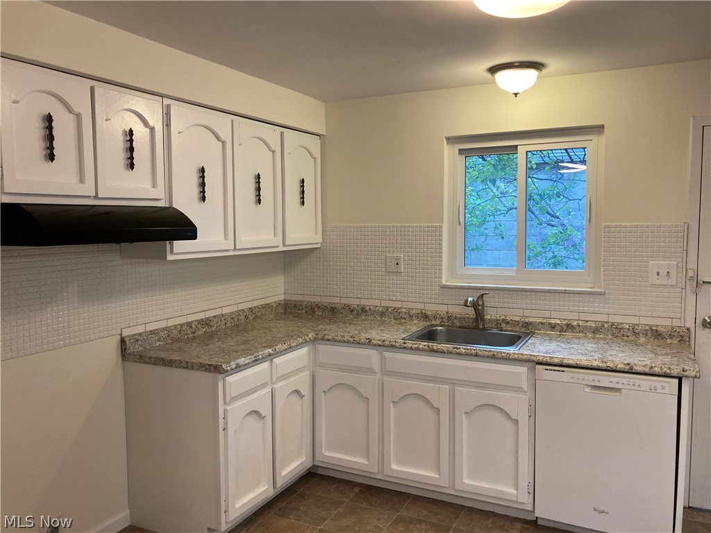 797 Babbitt Road, Unit 16 Euclid, OH 44123 - Photo 3 of 12 Prior to tenant occupancy