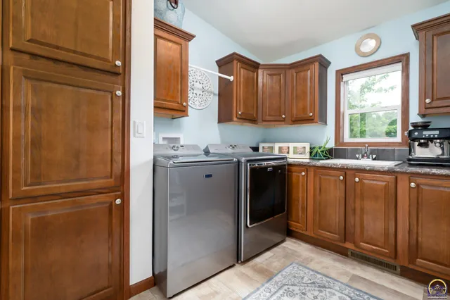 $369,000 | 505 North Carolina Street, Highland, KS 66035