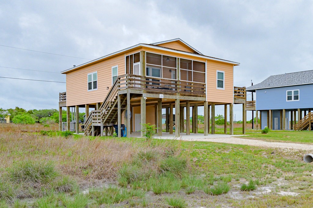 11 Bayview Loop Rockport, TX 78382 - Photo 7 of 40