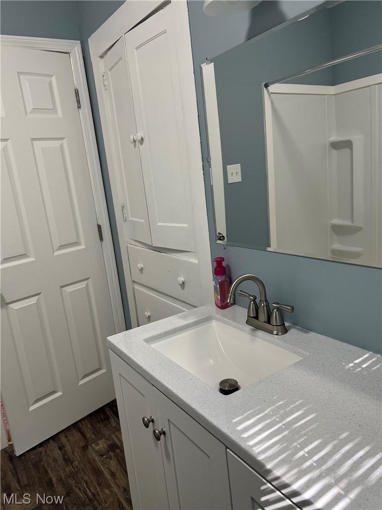685 Thayer Street Akron, OH 44310 - Photo 16 of 34 Second floor bath