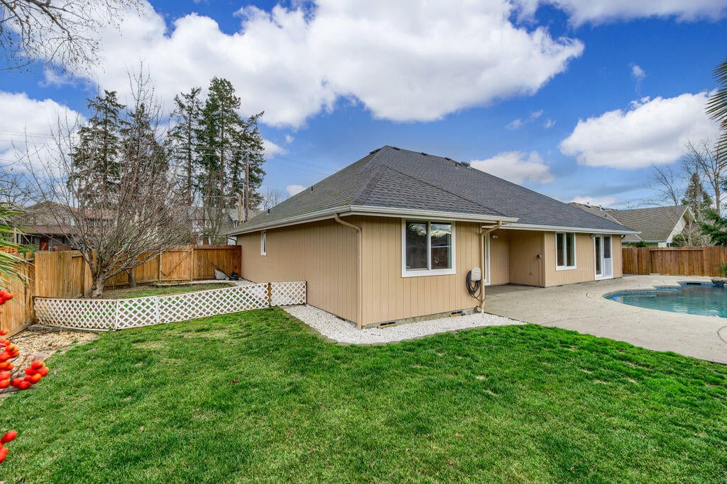 1696 Leonard Road Grants Pass, OR 97527 - Photo 24 of 30 22