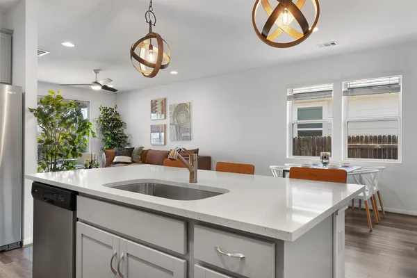 $2,250 | 433 Gaida Loop, Georgetown, TX 78628