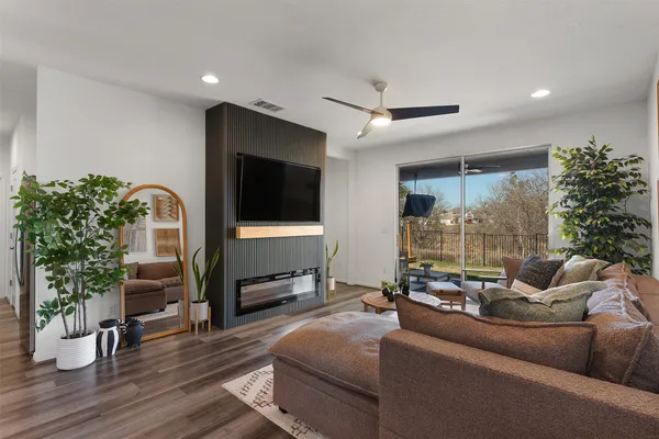 $2,250 | 433 Gaida Loop, Georgetown, TX 78628