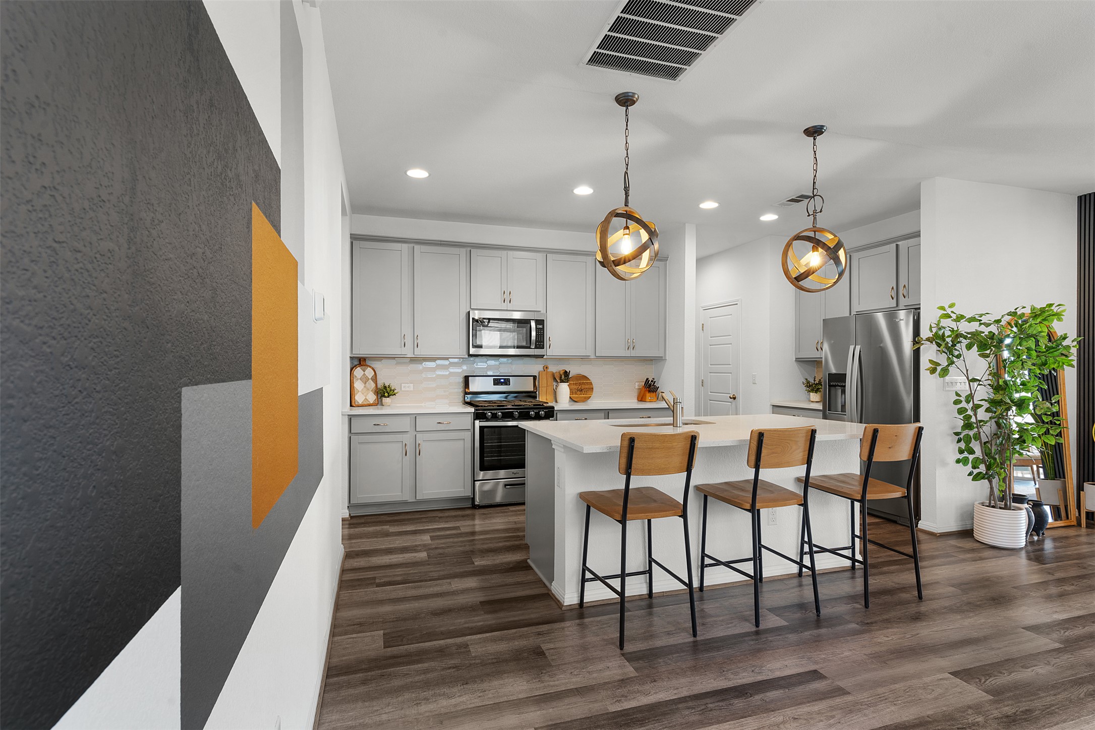 433 Gaida Loop Georgetown, TX 78628 - Photo 2 of 37