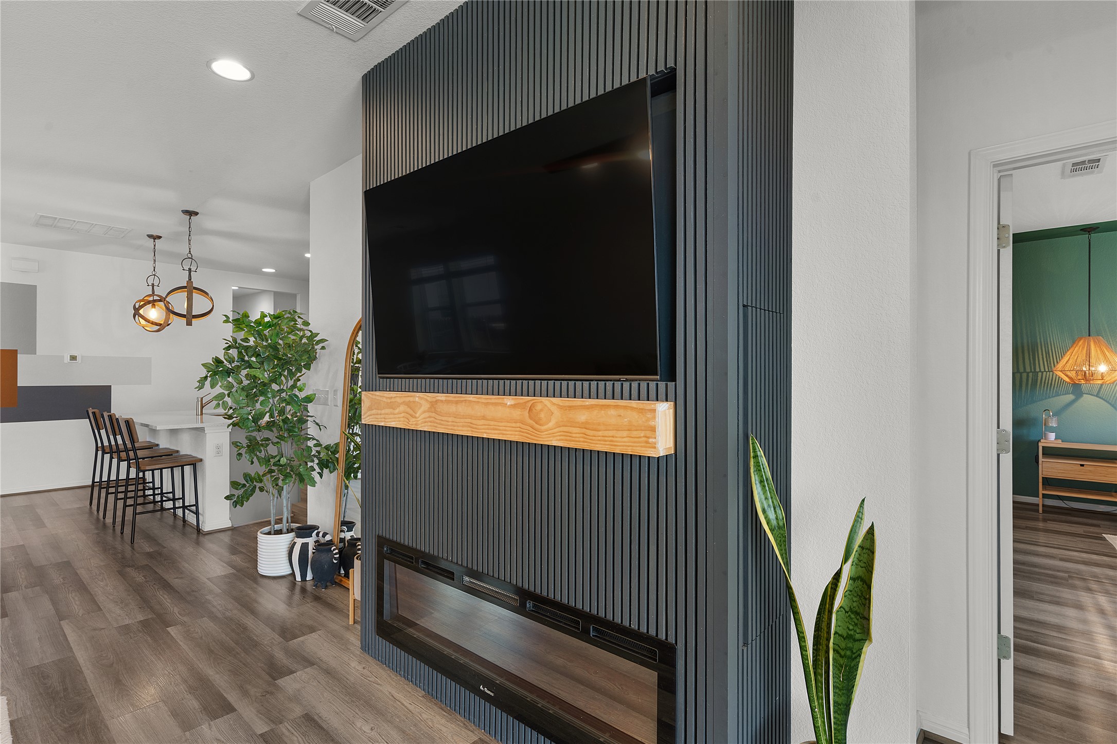 433 Gaida Loop Georgetown, TX 78628 - Photo 3 of 37