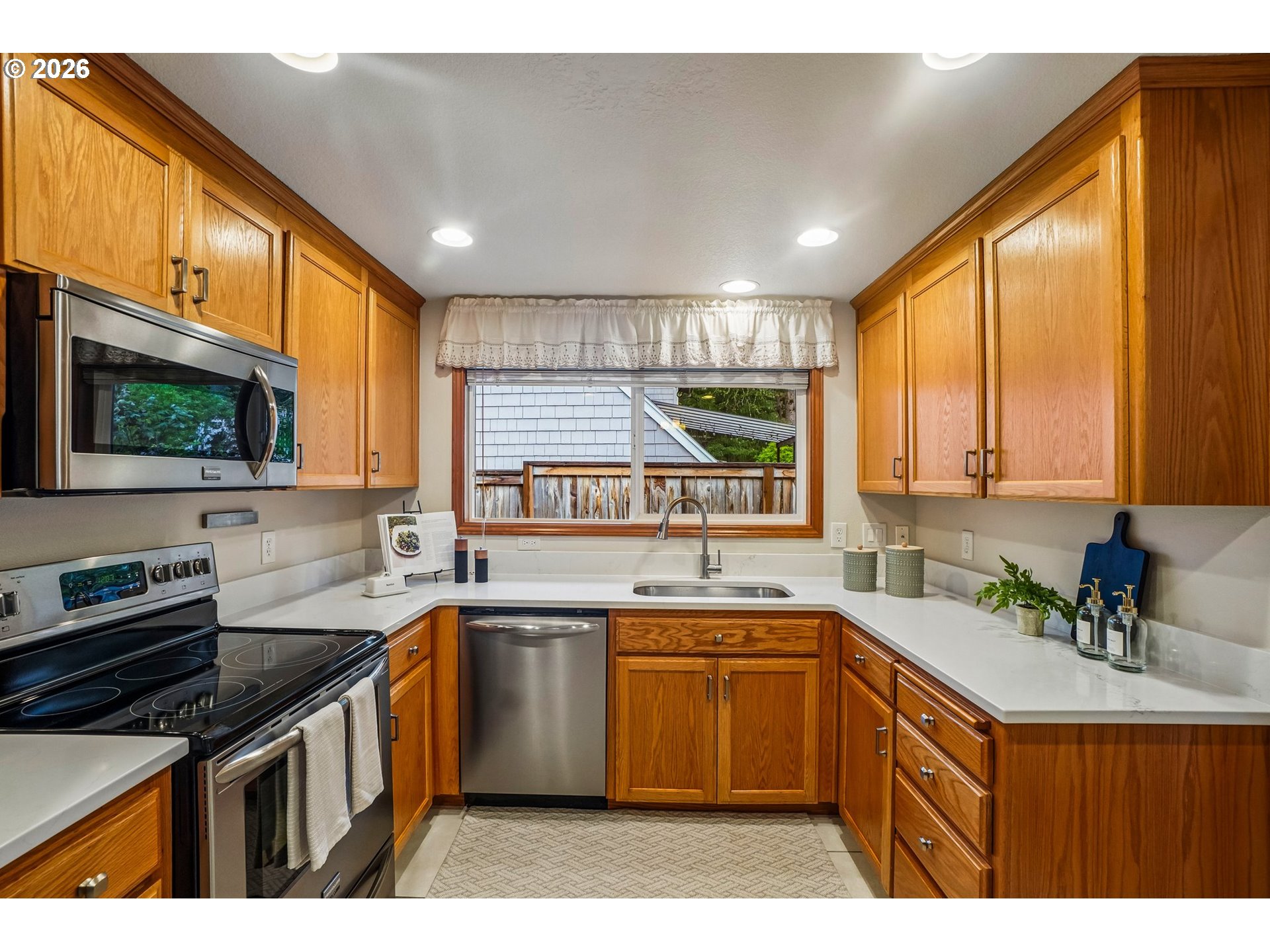 13825 Southwest Hart Road Beaverton, OR 97008 - Photo 12 of 36