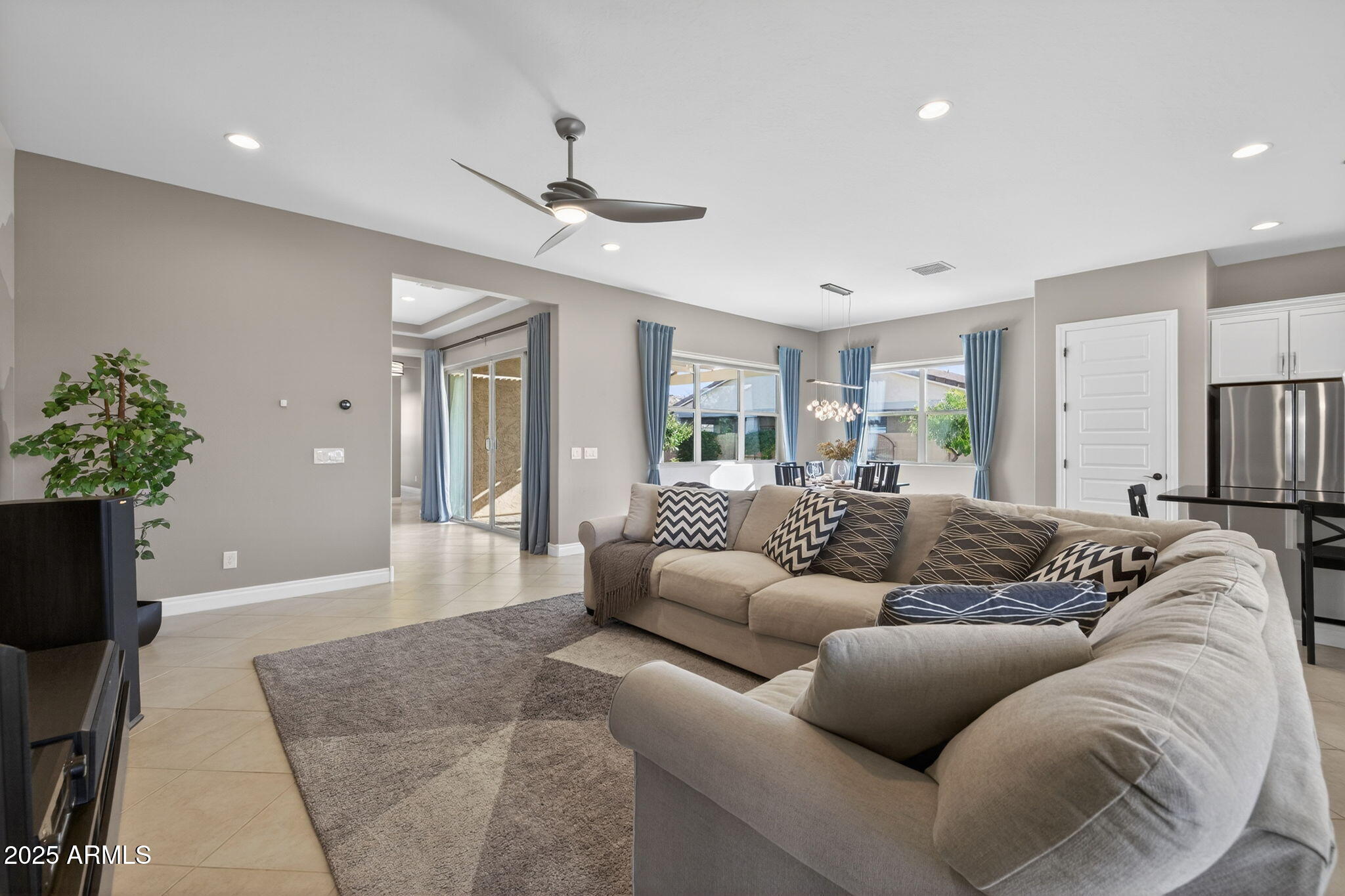 5236 South Excimer Mesa, AZ 85212 - Photo 11 of 85 Living Room