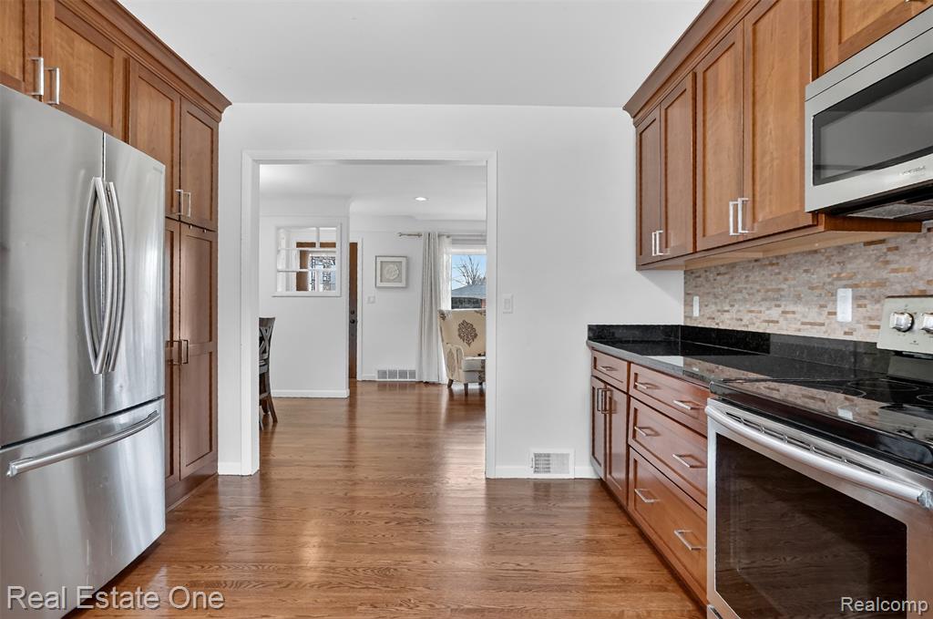 28491 Bayberry Road Farmington Hills, MI 48331 - Photo 12 of 37