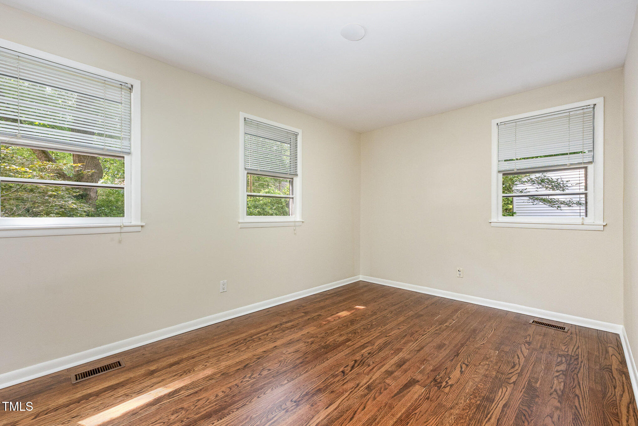 421 Ridgefield Road Chapel Hill, NC 27517 - Photo 8 of 25 009_cj4a9368-edit_945