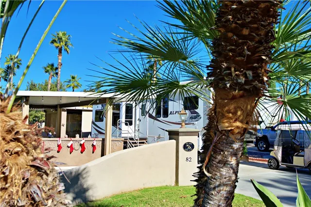 a view of outdoor space yard and porch