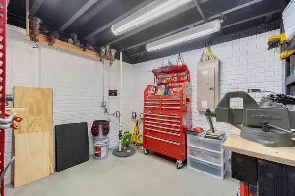 $559,900 | 555 Spur Road, Slinger, WI 53086