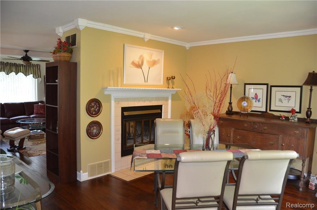 8945 Lake Road Grosse Ile, MI 48138 - Photo 10 of 36 DSC_3350.JPG