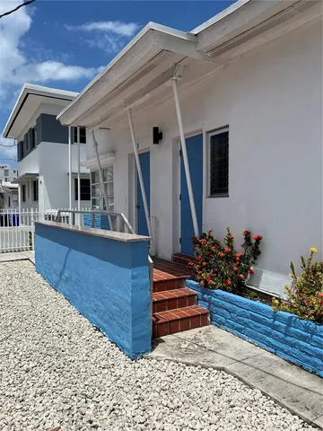a view of entryway front of house