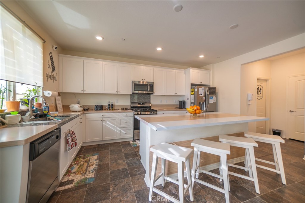 1099 Little Leaf Street Calimesa, CA 92320 - Photo 6 of 32
