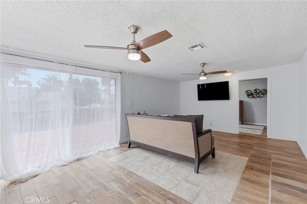 96 West Repplier Road Banning, CA 92220 - Photo 16 of 53 Large family room - tiled floors