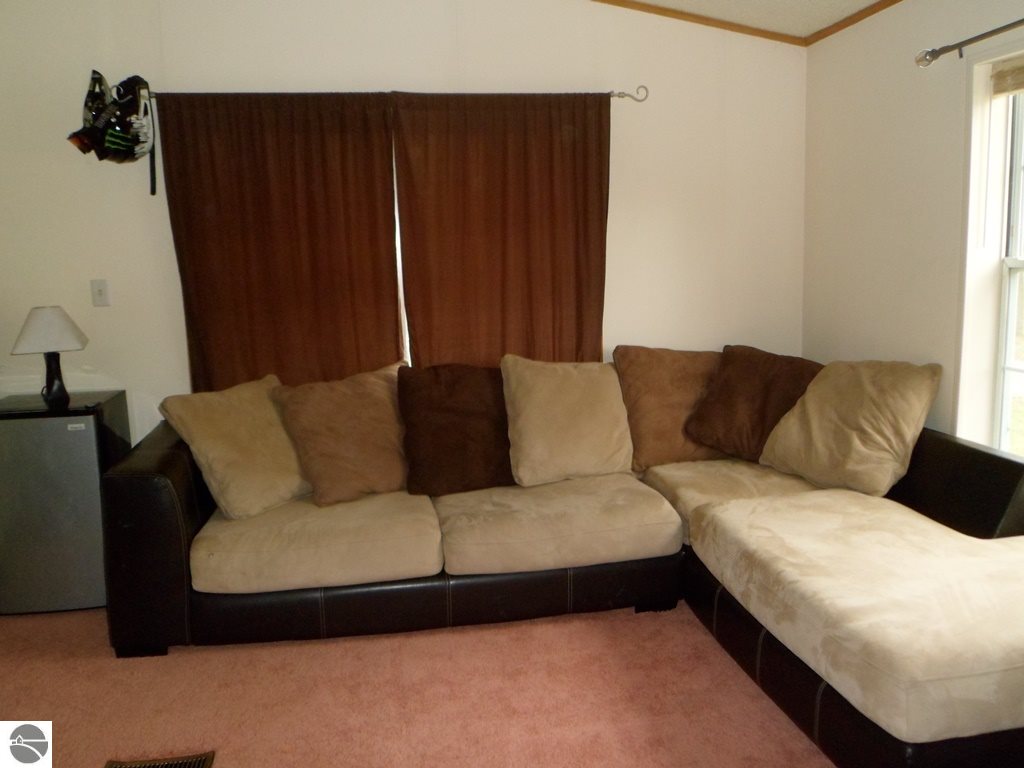 601 East Blanchard Road Shepherd, MI 48883 - Photo 5 of 15 1777889-4.JPG