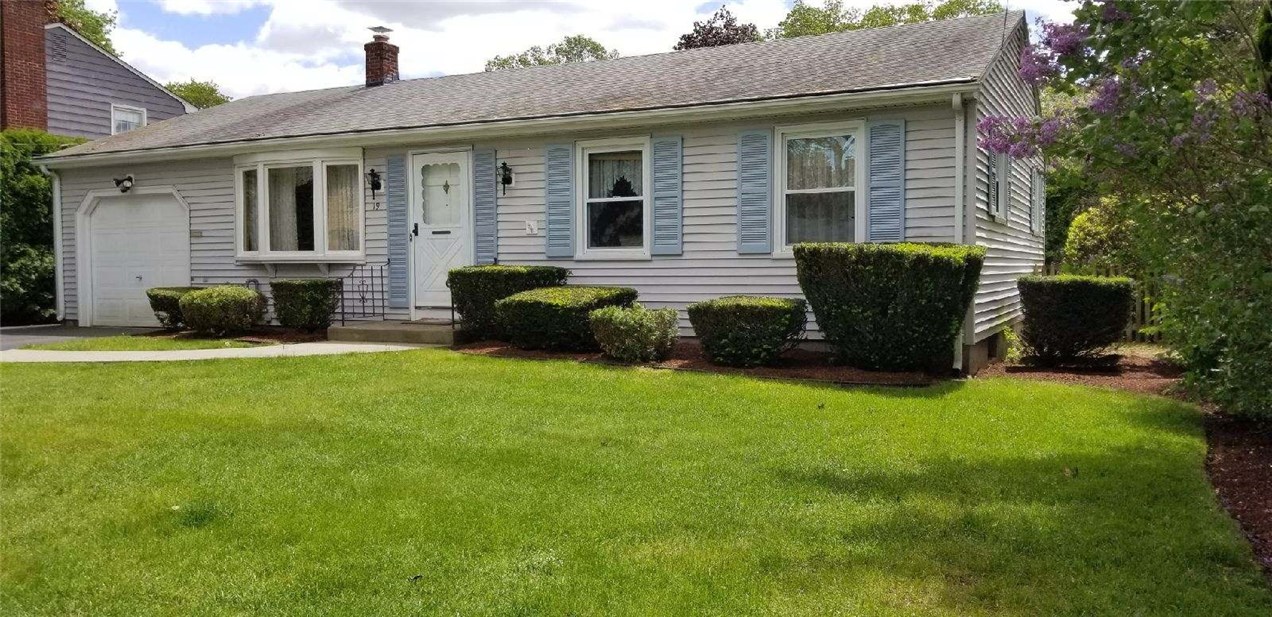 19 Fenwick Road East Providence, RI 02915 - Photo 1 of 31 Gallery Image 1