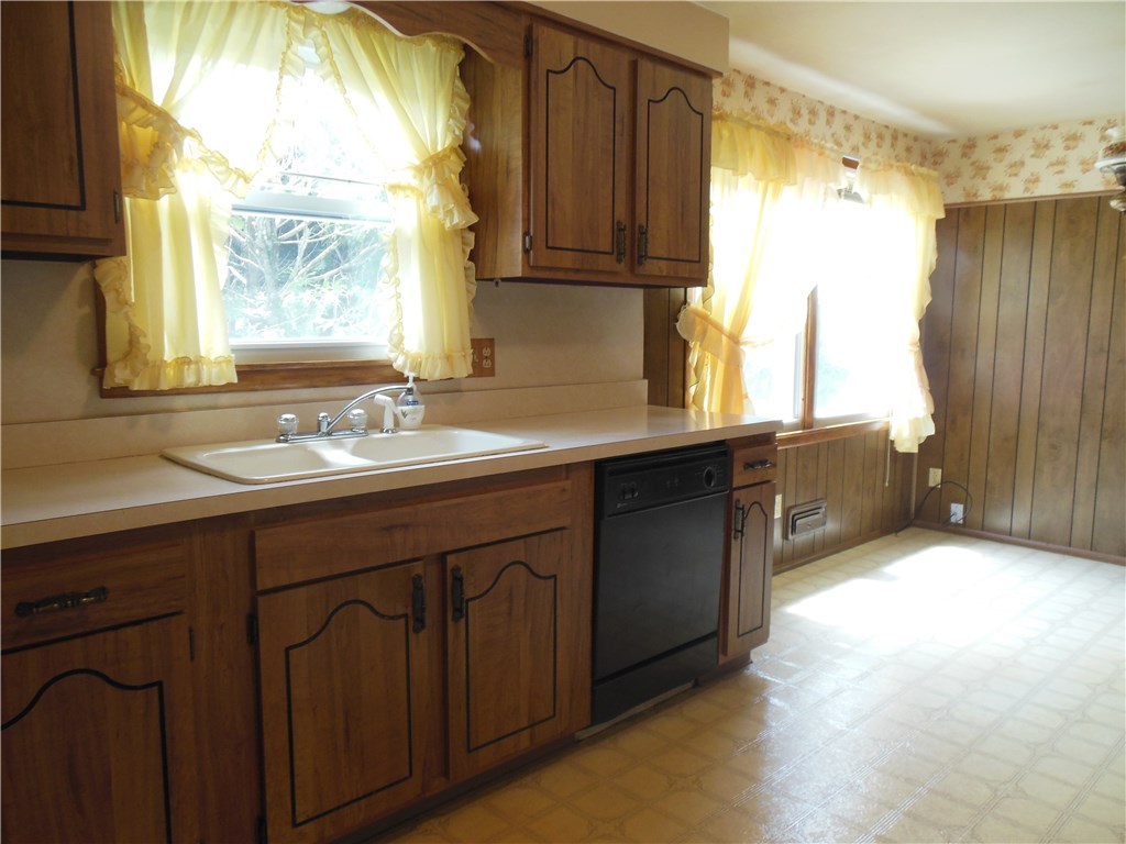 19 Fenwick Road East Providence, RI 02915 - Photo 11 of 31 Gallery Image 11