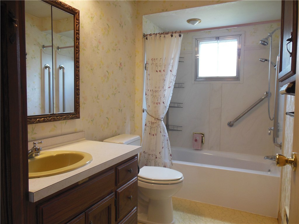 19 Fenwick Road East Providence, RI 02915 - Photo 16 of 31 Gallery Image 16