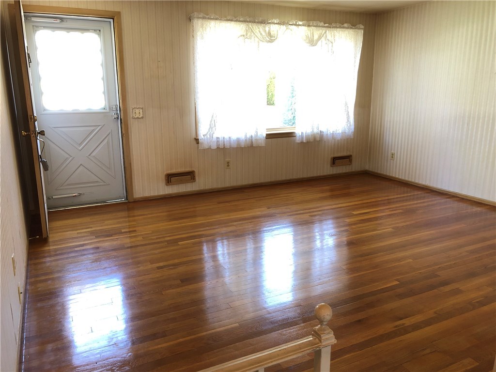 19 Fenwick Road East Providence, RI 02915 - Photo 5 of 31 Gallery Image 5